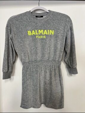 Balmain Grey Kids size 8, Logo Pajama Dress with Neon Yellow Text